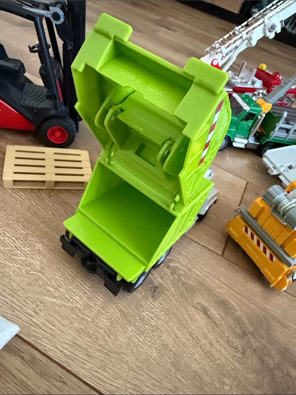 Lot of 6 different toy vehicles - Picture 4 of 16